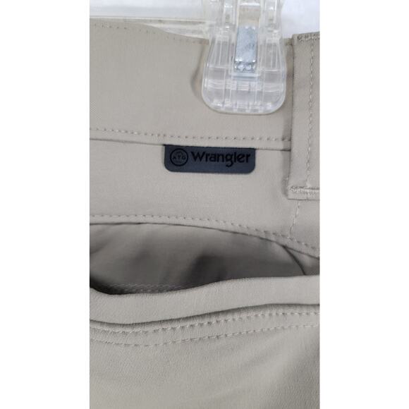 WRANGLER - MEN'S 34" - BROWN ALL TERERAIN GEAR CARGO SHORTS - Picture 4 of 8